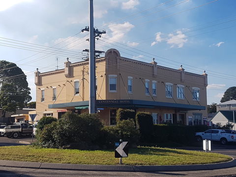 Helensburgh Hotel - Surfers Paradise Gold Coast 1