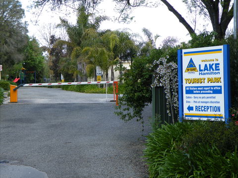 Lake Hamilton Motor Village And Caravan Park - Surfers Paradise Gold Coast 2