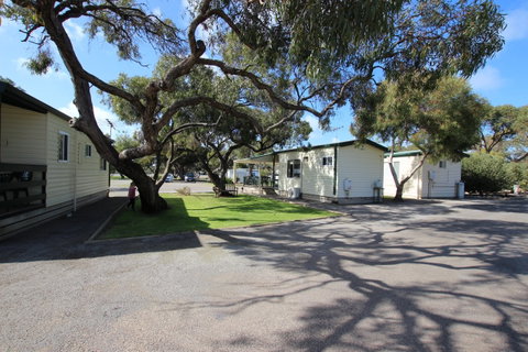 Minlaton Caravan Park - Surfers Paradise Gold Coast 2