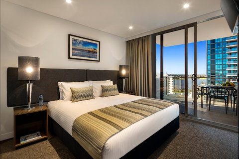 Quest East Perth - Surfers Paradise Gold Coast 2