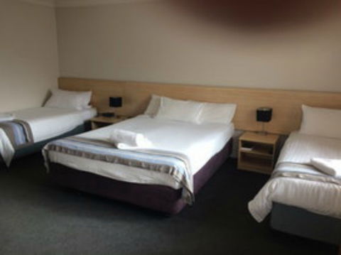Red Cedar Motel: Muswellbrook - Surfers Paradise Gold Coast 0
