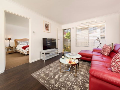 Understated Elegance - Affordable Luxury - Surfers Paradise Gold Coast 1