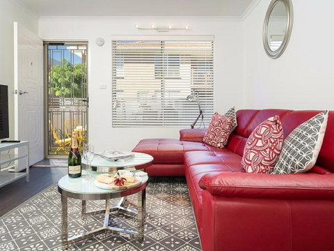 Understated Elegance - Affordable Luxury - Surfers Paradise Gold Coast 2