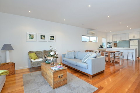 Alexander By The Sea - Surfers Paradise Gold Coast 1