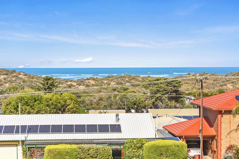 Breezes - Underwood Avenue Goolwa Beach - Surfers Paradise Gold Coast 1