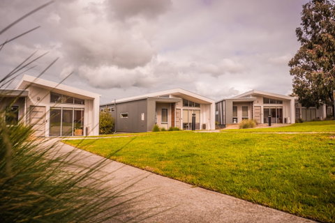 Deakin Waurn Ponds Units - Surfers Paradise Gold Coast 1