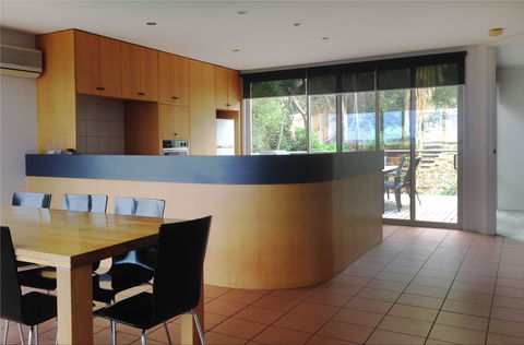 Dlux + Escape @ 83 Great Ocean Road Apartments Lorne - Surfers Paradise Gold Coast 1