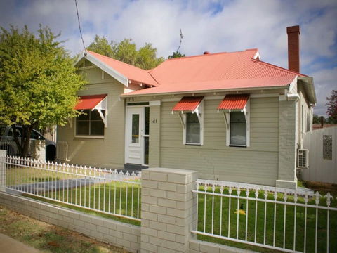 Gipps Street Cottage - Open - Surfers Paradise Gold Coast 0