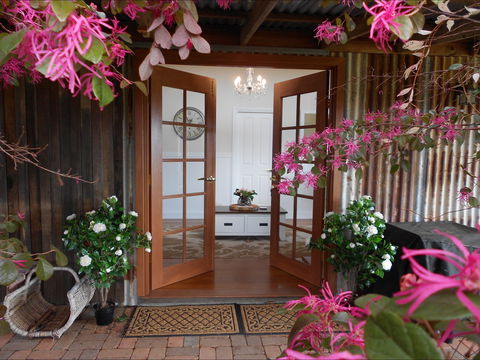 Milton Country Retreat: The Chocolate Cottages - Surfers Paradise Gold Coast 0