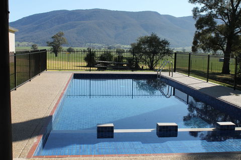 Mountain View Motel Corryong - Surfers Paradise Gold Coast 1