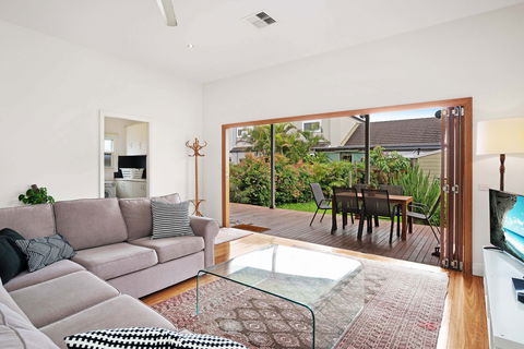 Newcastle Executive Homes - Cooks Hill Cottage - Surfers Paradise Gold Coast 0