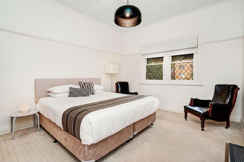 Newcastle Executive Homes - Cooks Hill Cottage - Surfers Paradise Gold Coast 1