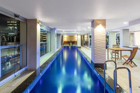 Oaks Adelaide Embassy Suites - Surfers Paradise Gold Coast 1