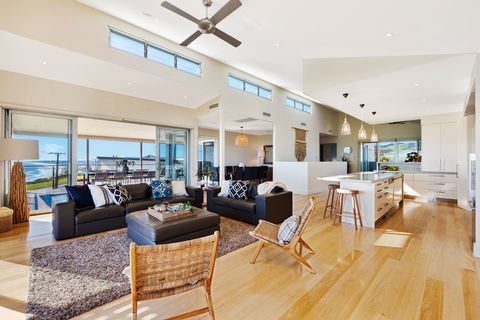 Sea La Vie, Sellicks Beach - Surfers Paradise Gold Coast 1