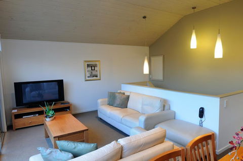 The Victoria Port Fairy - Surfers Paradise Gold Coast 4
