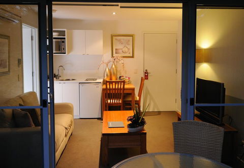 The Victoria Port Fairy - Surfers Paradise Gold Coast 6