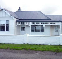 Calgary House  Cottage Accommodation - Surfers Paradise Gold Coast