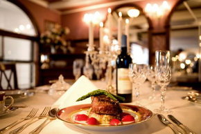 Titanic Theatre Restaurant - Surfers Paradise Gold Coast 3