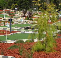 18 Hole Mini Golf - Club Husky - Surfers Paradise Gold Coast