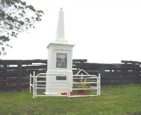 Evelyn Scrub War Memorial - Surfers Paradise Gold Coast 0