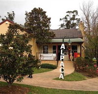 Australian Alpaca Barn - Hunter Valley Gardens - Surfers Paradise Gold Coast