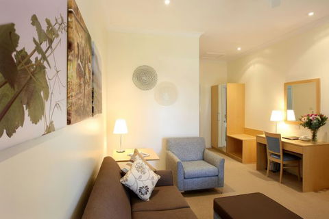 Pokolbin Village - Surfers Paradise Gold Coast 8