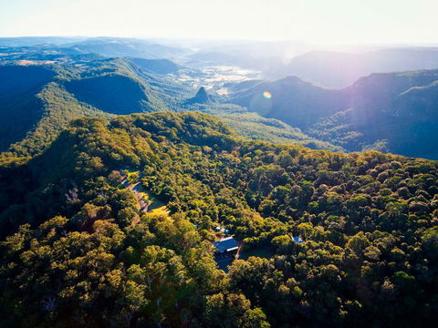 International Park Tours Walking Holidays - Surfers Paradise Gold Coast 0
