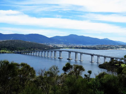 Hobart Half-Day Sightseeing Coach Tram Tour - Surfers Paradise Gold Coast 4