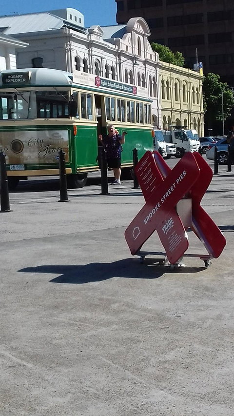 Hobart Half-Day Sightseeing Coach Tram Tour - Surfers Paradise Gold Coast 3