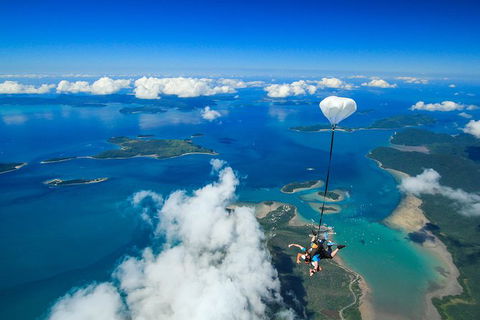 Airlie Beach Tandem Skydive - Surfers Paradise Gold Coast 4