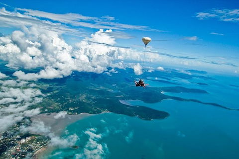 Airlie Beach Tandem Skydive - Surfers Paradise Gold Coast 5