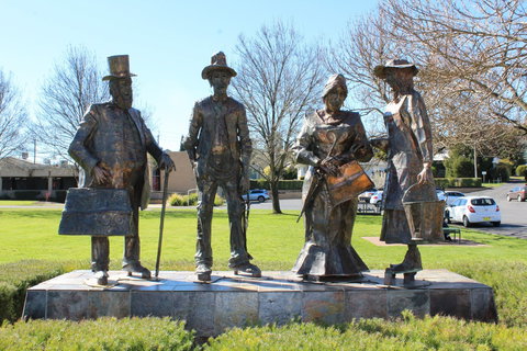 Dad, Dave, Mum And Mabel - Surfers Paradise Gold Coast 0