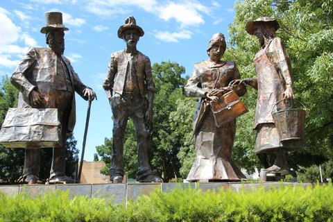 Dad, Dave, Mum And Mabel - Surfers Paradise Gold Coast 1