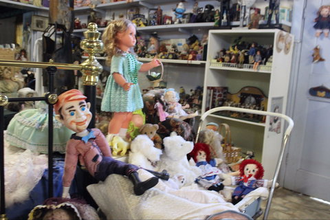 Gerogery Doll Museum - Surfers Paradise Gold Coast 2