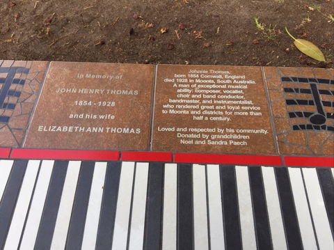 Piano Park Bench, Moonta - Surfers Paradise Gold Coast 1