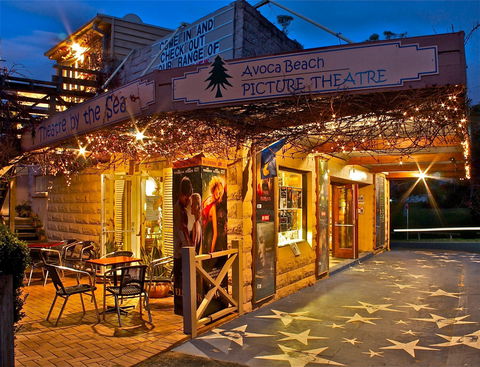 Avoca Beach Picture Theatre - Surfers Paradise Gold Coast 0