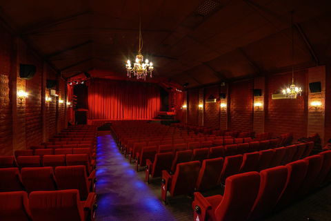 Avoca Beach Picture Theatre - Surfers Paradise Gold Coast 1