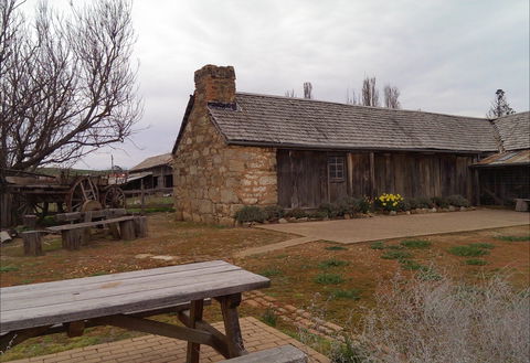 Early Settlers Hut - Surfers Paradise Gold Coast 0