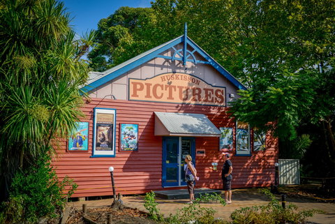 Huskisson Pictures - Surfers Paradise Gold Coast 0