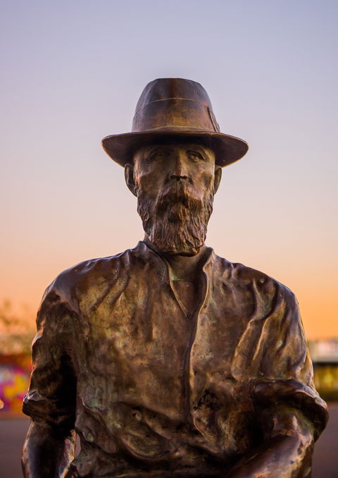 Paddy Hannan's Statue - Surfers Paradise Gold Coast 0