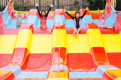 Raging Waters Sydney - Surfers Paradise Gold Coast 1