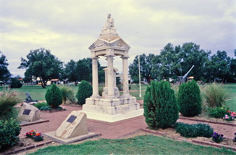 Weeping Mother Memorial - Surfers Paradise Gold Coast 0