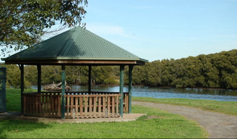 Scotts Point Way To Riverside Park Trail - Surfers Paradise Gold Coast 0