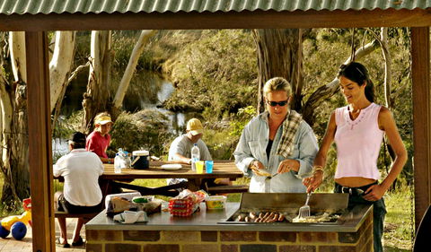 Apsley Falls Picnic Area - Surfers Paradise Gold Coast 0