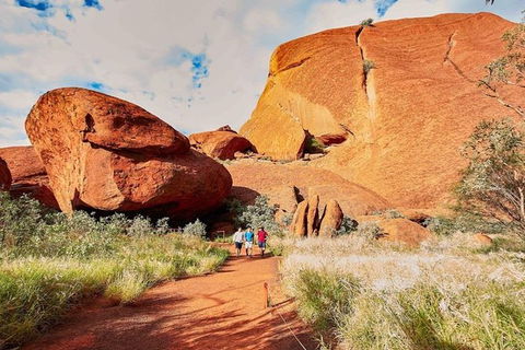Explore Uluru: 7 Hours Guide Tour At Sunrise With Light Breakfast - Surfers Paradise Gold Coast 2