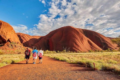 Explore Uluru: 7 Hours Guide Tour At Sunrise With Light Breakfast - Surfers Paradise Gold Coast 3