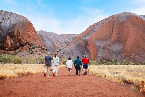 Explore Uluru: 7 Hours Guide Tour At Sunrise With Light Breakfast - Surfers Paradise Gold Coast 0