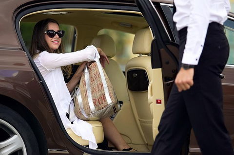 Adelaide Airport (ADL) To City Center To Airport - Private Transfer - Surfers Paradise Gold Coast 1