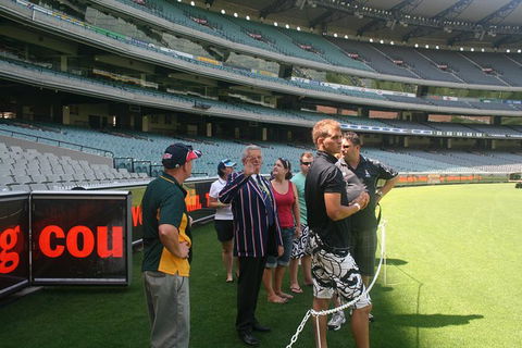 Ultimate Sports Lovers Bus Tour Of Melbourne - Surfers Paradise Gold Coast 3