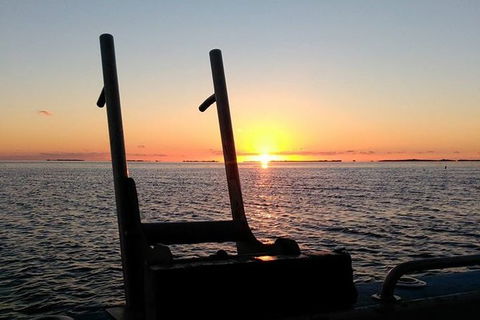 Sunset Geraldton Harbour Cruise - Surfers Paradise Gold Coast 2